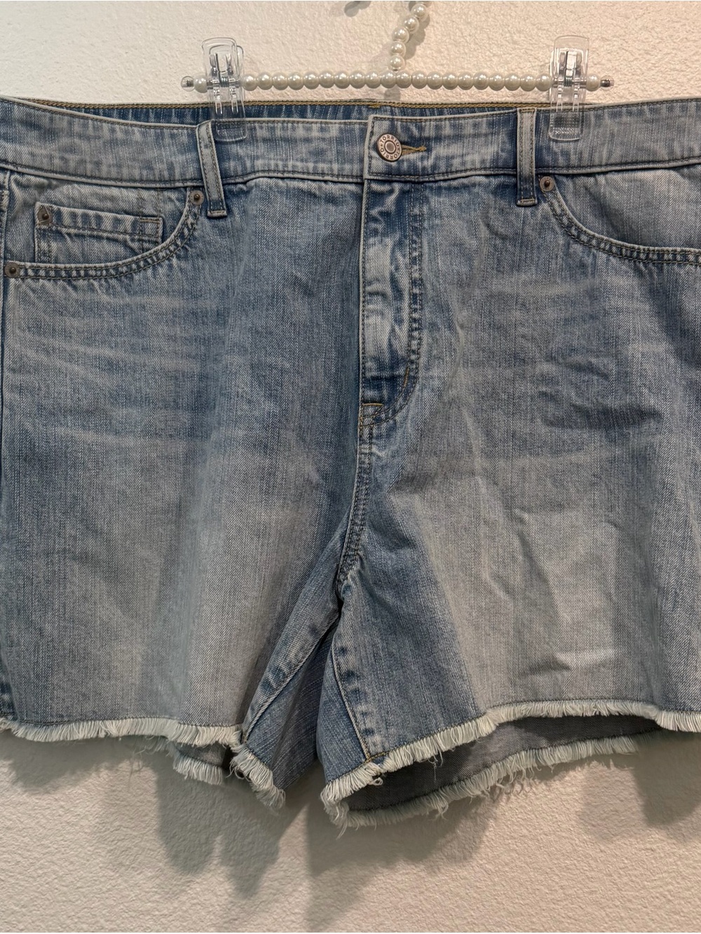 NWOT TORRID PERFECT 5” Cut Off Jean Shorts Size 18